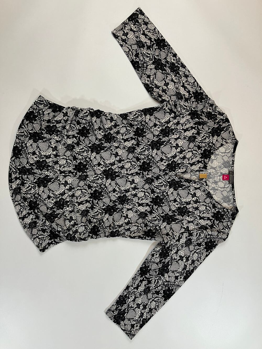 Vince Camuto Women M Black White Lace Print Ruched Side Long Sleeve Tunic Top